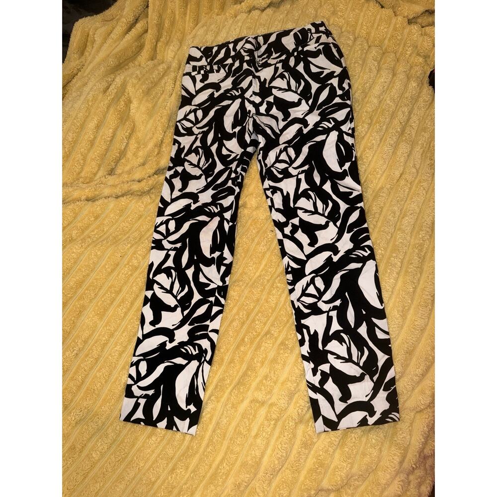 Chico's Brigitte Black & White Leaf Print Ankle Capri Pants Pull On Southern 00R